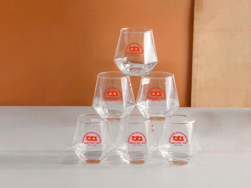 Cốc thủy tinh in logo có phải xu hướng cho doanh nghiệp 2025