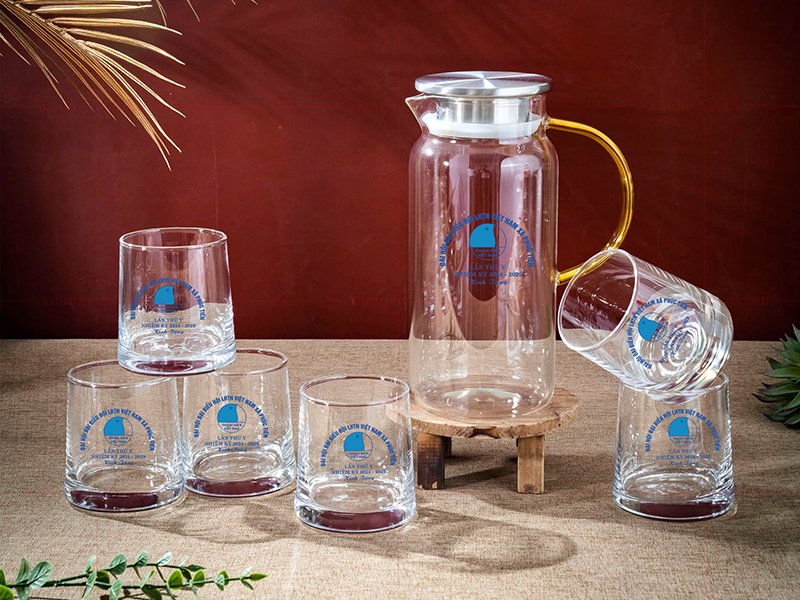 Top 5 bộ bình cốc thủy tinh in logo làm quà tặng được ưa chuộng nhất hiện nay