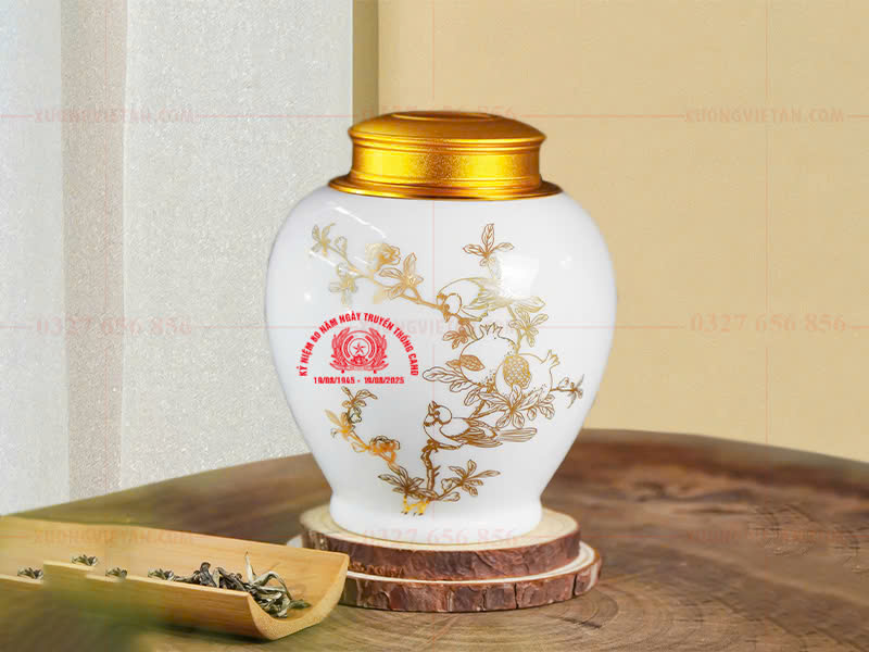Hũ trà in logo kỷ niệm 80 năm ngày truyền thống CAND