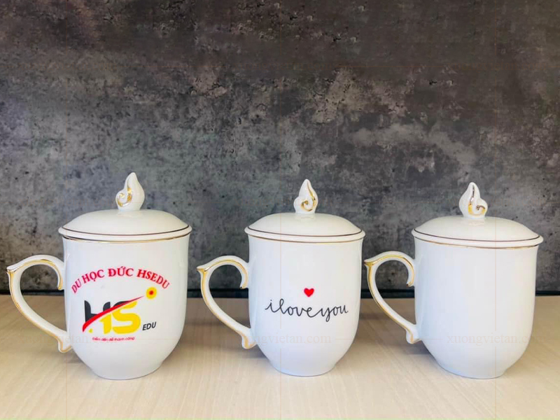In logo lên ca sứ có nắp Bát Tràng