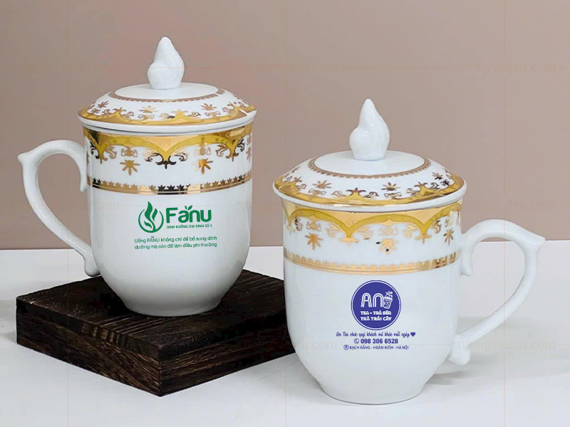 In logo lên ca sứ có nắp Bát Tràng